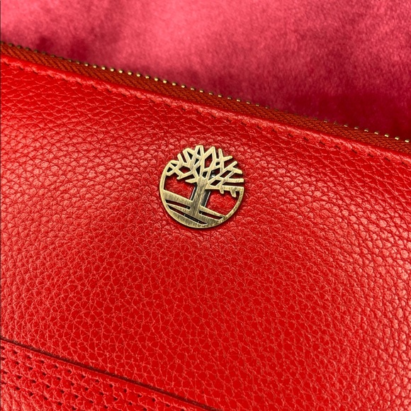 Timberland Women's Leather RFID Zip Around Wallet Clutch with Wristlet Strap - Picture 3 of 10